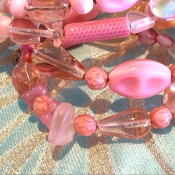 Vtg Pink rose antique pressed-molded textured glass multi bead wrap bracelet - Picture 5 of 8